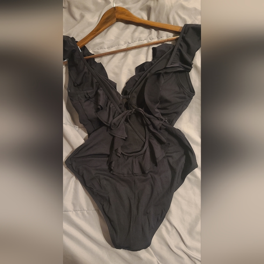 NWT Michael Kors Black Swimwear Ruffle Scoop Size 8